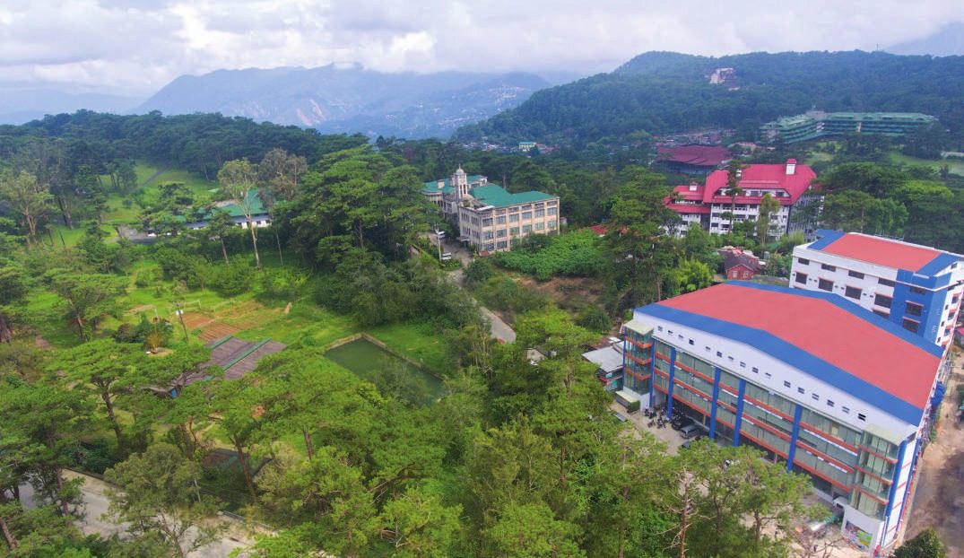 파인스 어학원 메인 캠퍼스와 파인스 콘도 전경